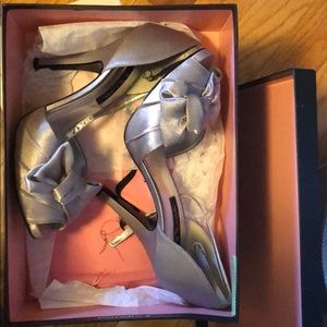 Nina Electra  ys royal silver 7.5 m heels